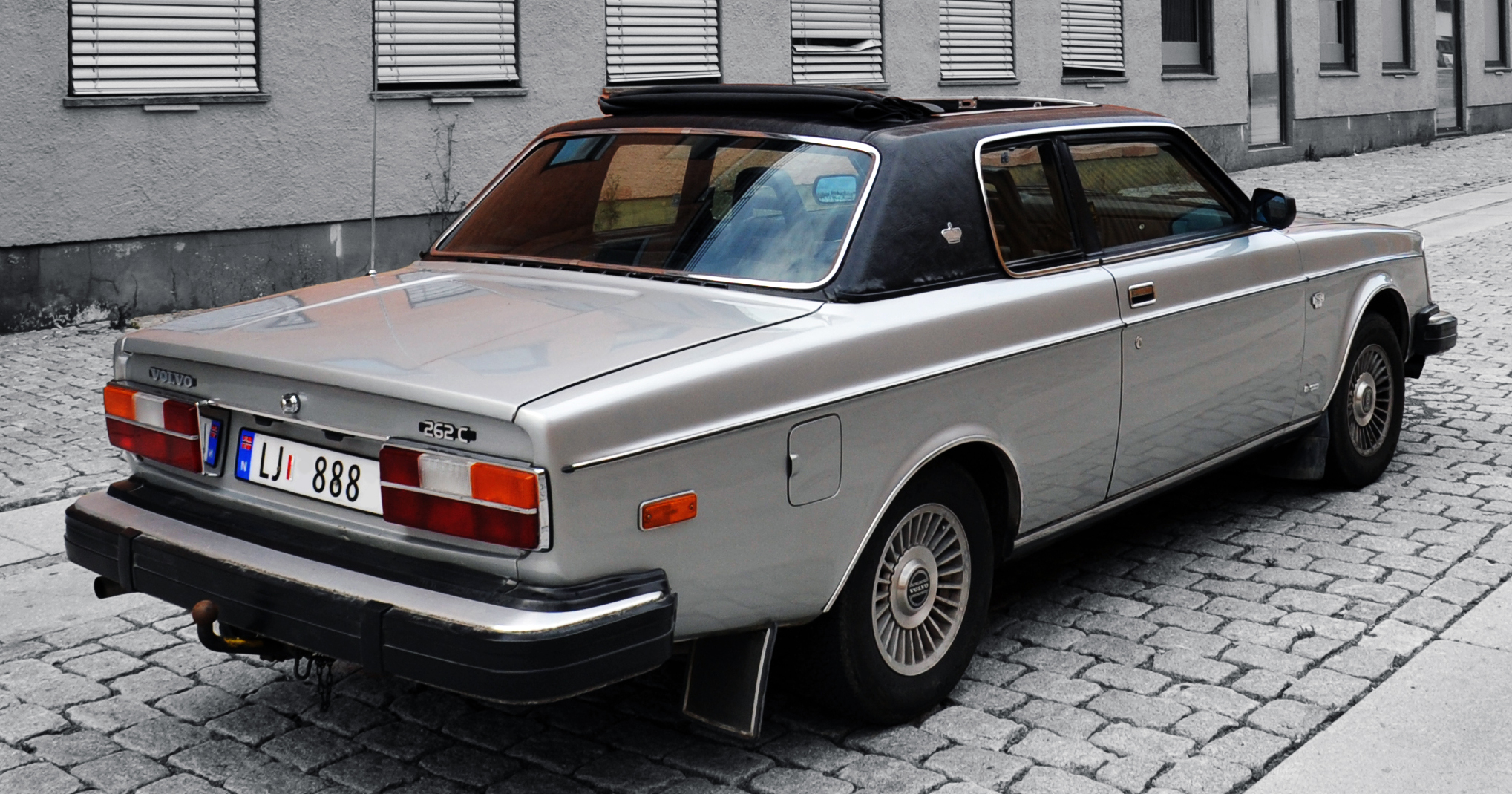 1979-volvo-262-coupe-supercars