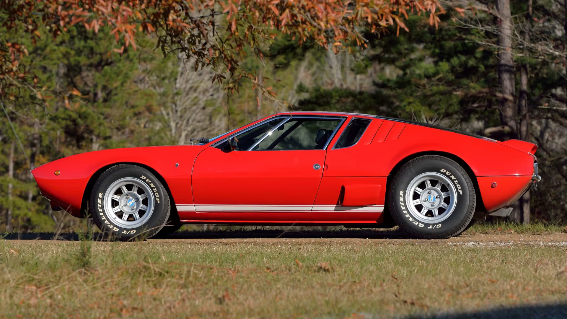 Side view of a Shelby MkV DeTomaso-Mangusta