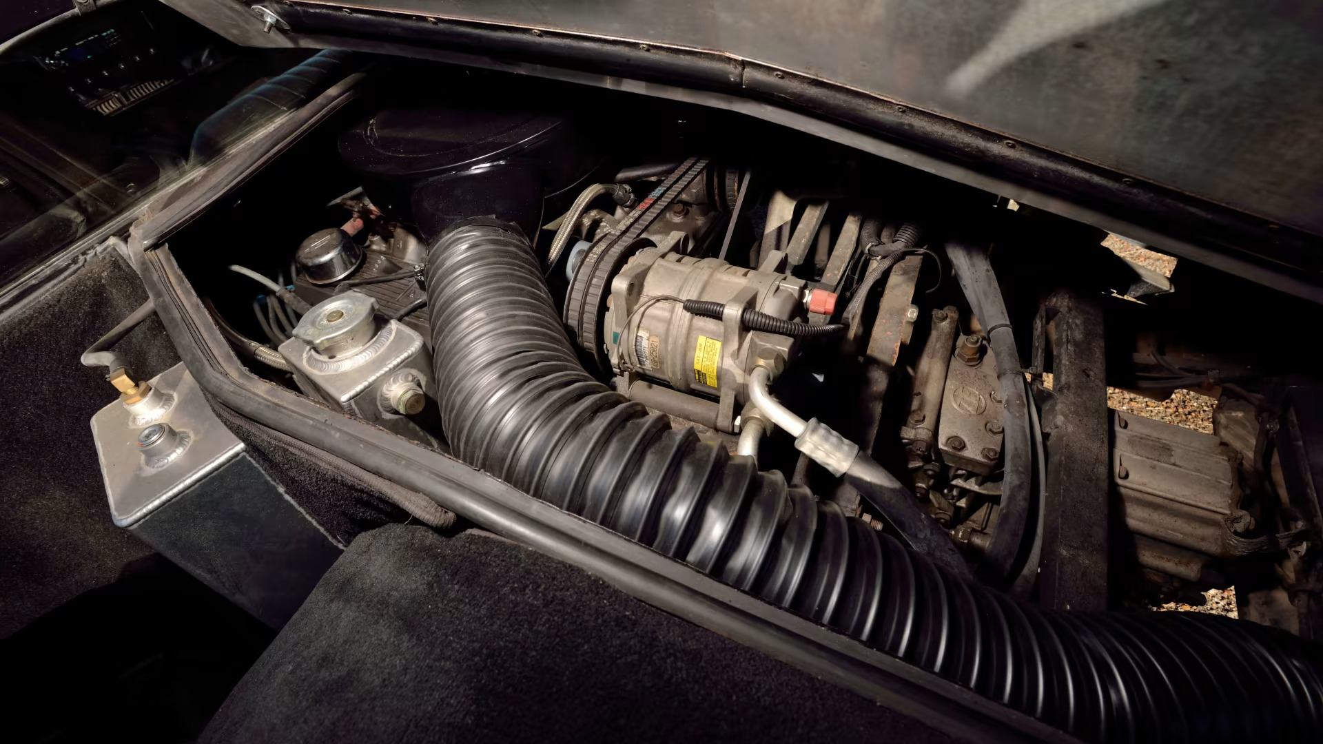 Engine bay of a Shelby MkV DeTomaso-Mangusta