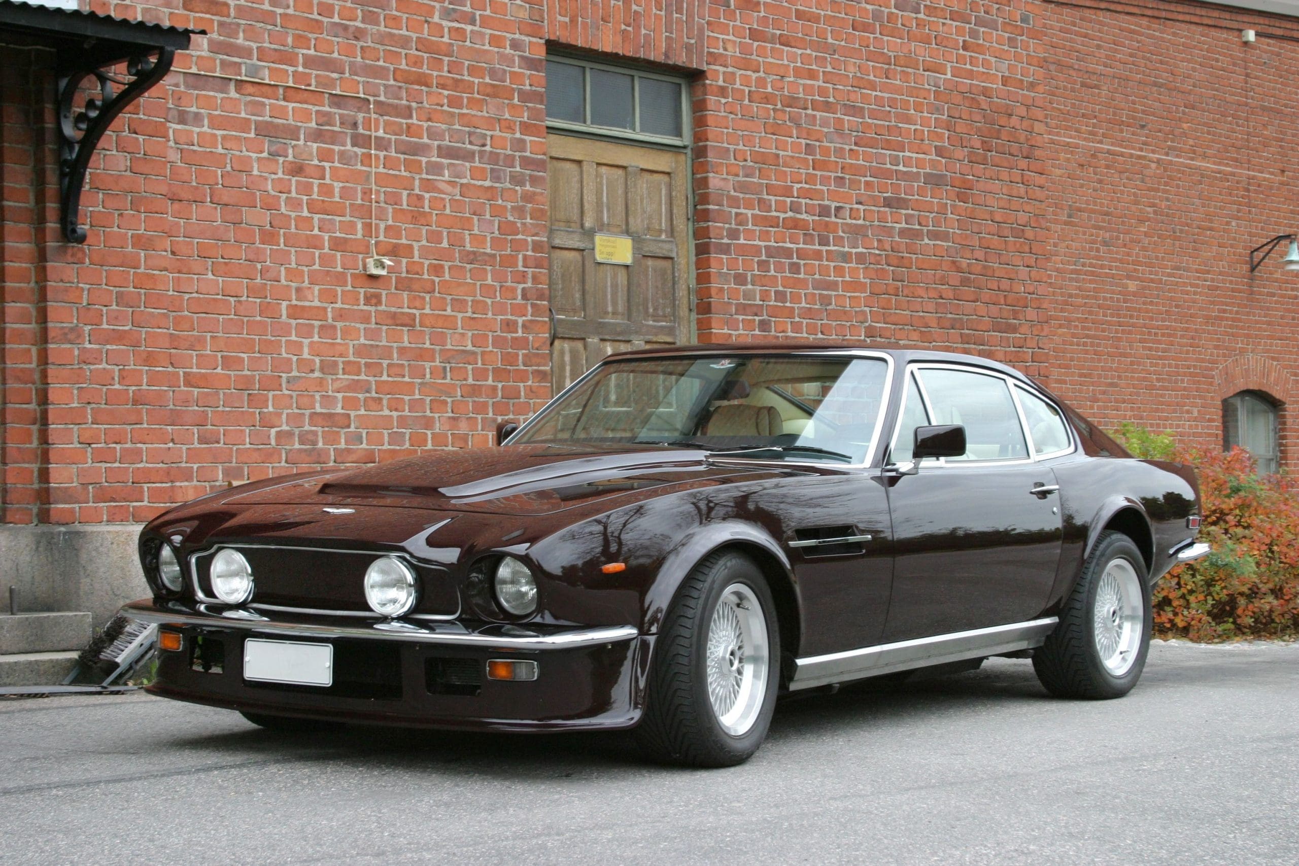 3/4 front view of a 1984 Aston Martin V8 Vantage V580