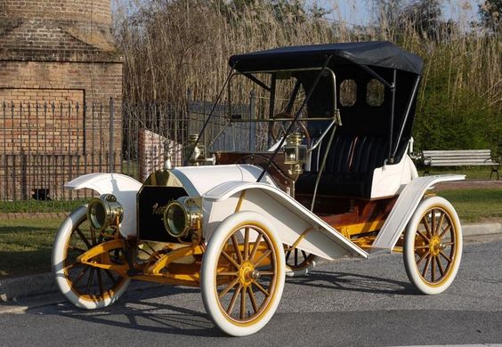 1909 Hupmobile Model 20 Two Passenger Runabout