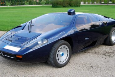 Isdera Imperator 108i