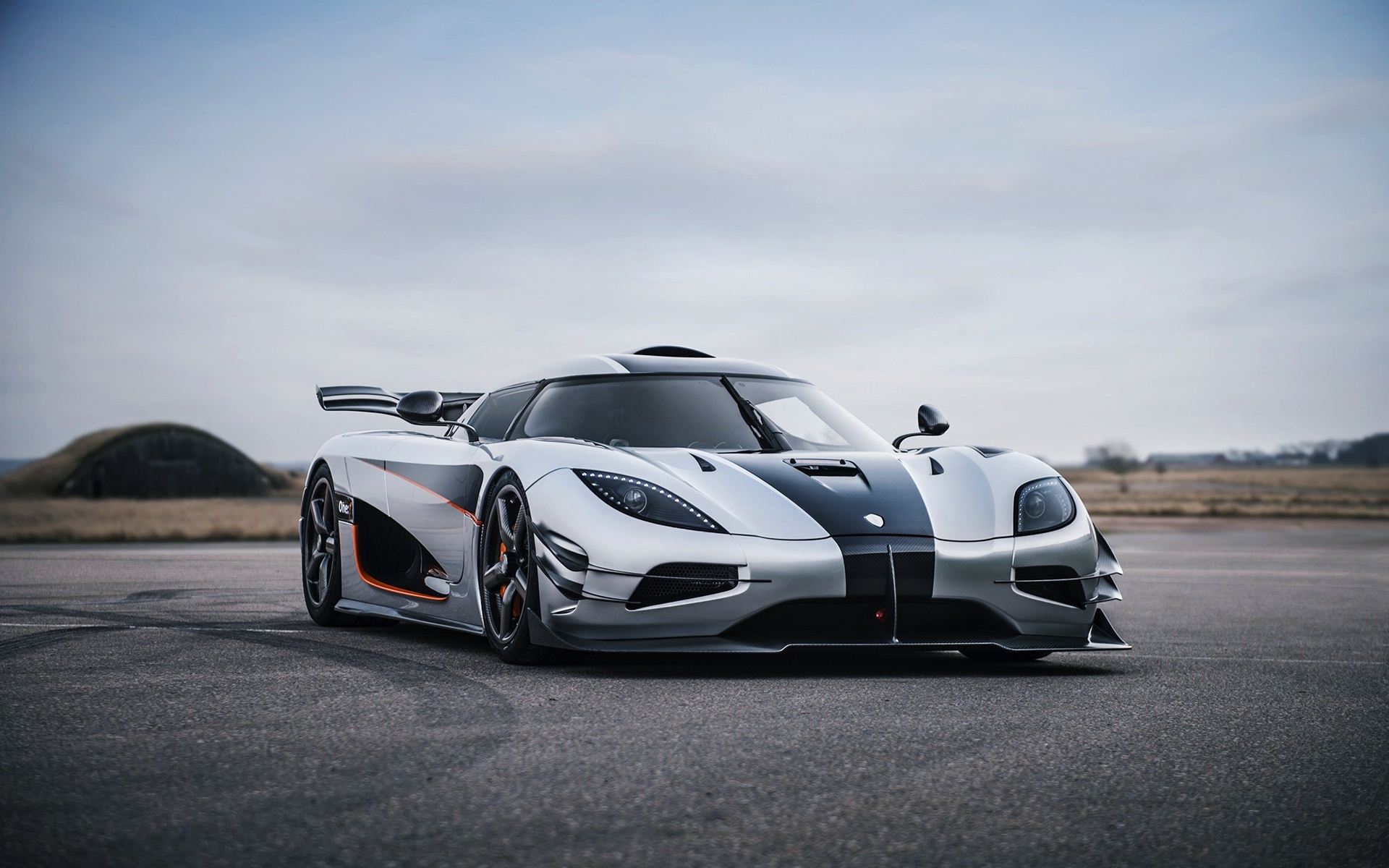 2014 Koenigsegg One:1 Gallery