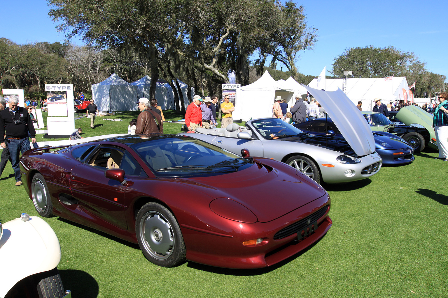 Jaguar XJ220