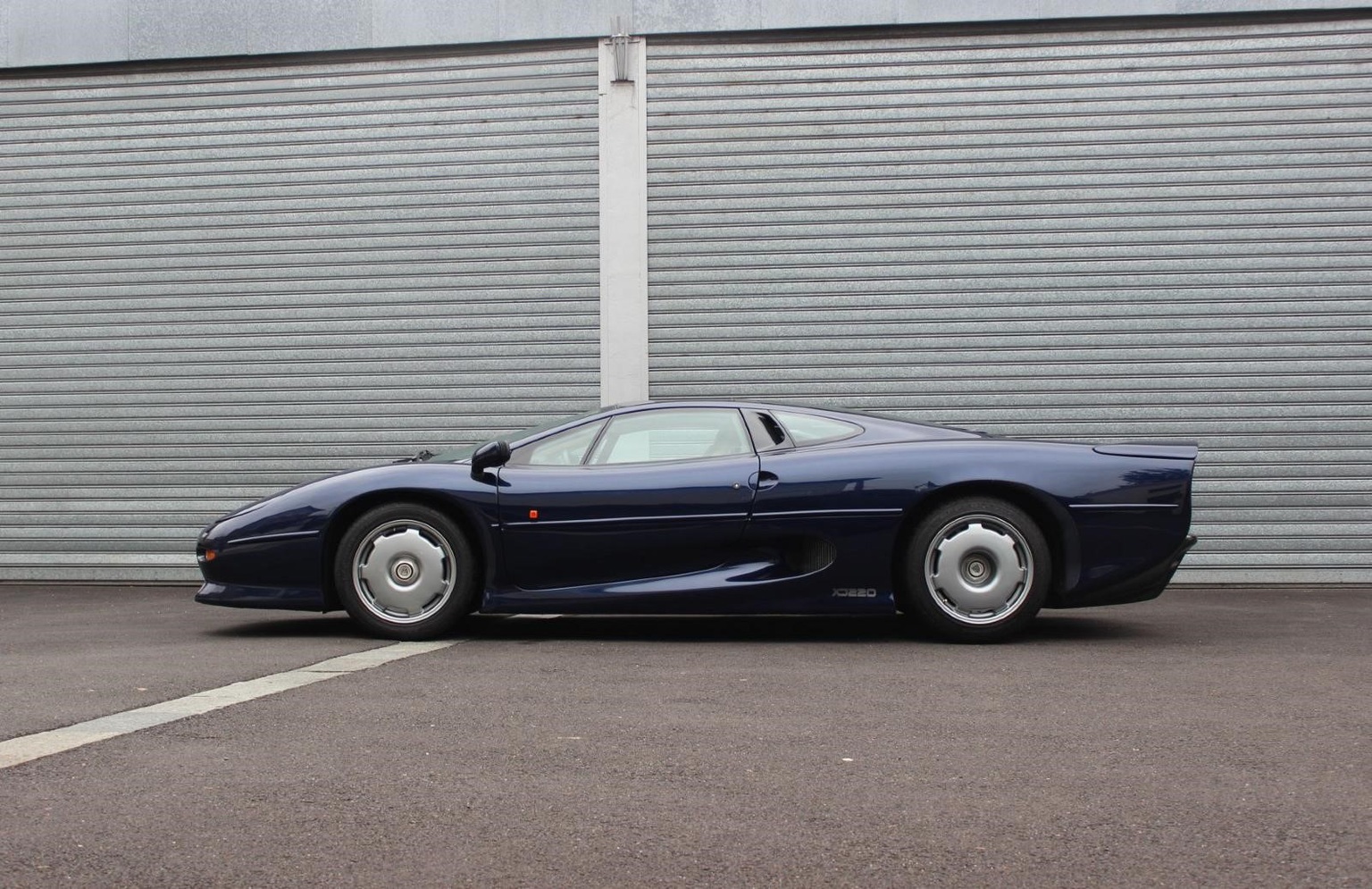 Jaguar XJ220