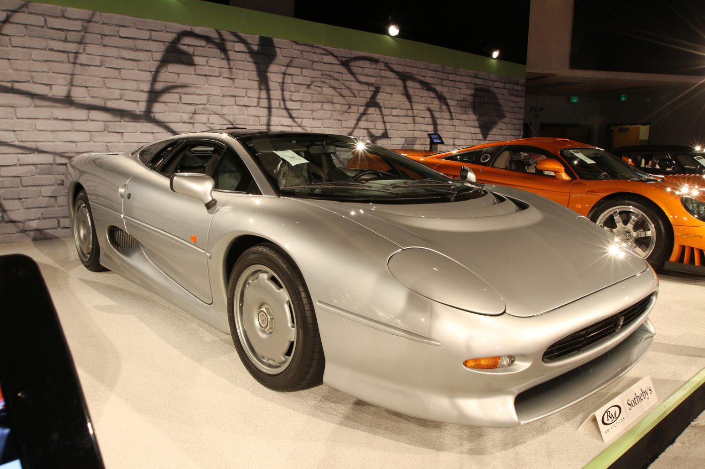 Jaguar XJ220