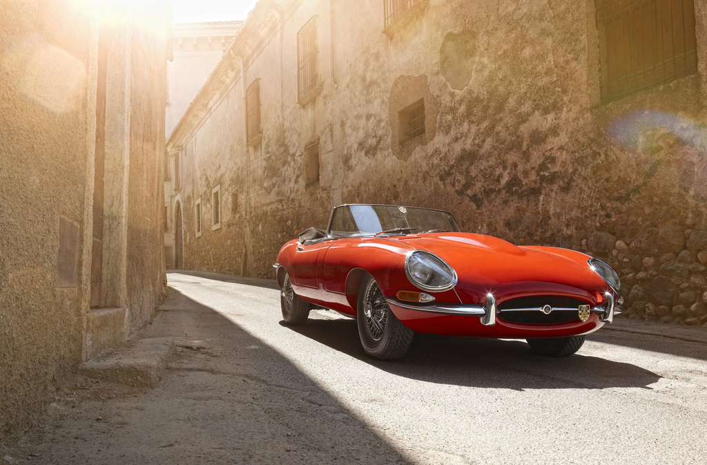 1965 Jaguar E-Type 4.2 Roadster Gallery