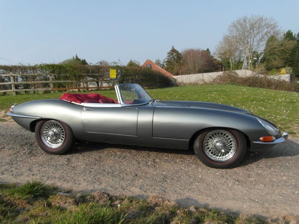 1965 Jaguar E-Type 4.2 Roadster Gallery