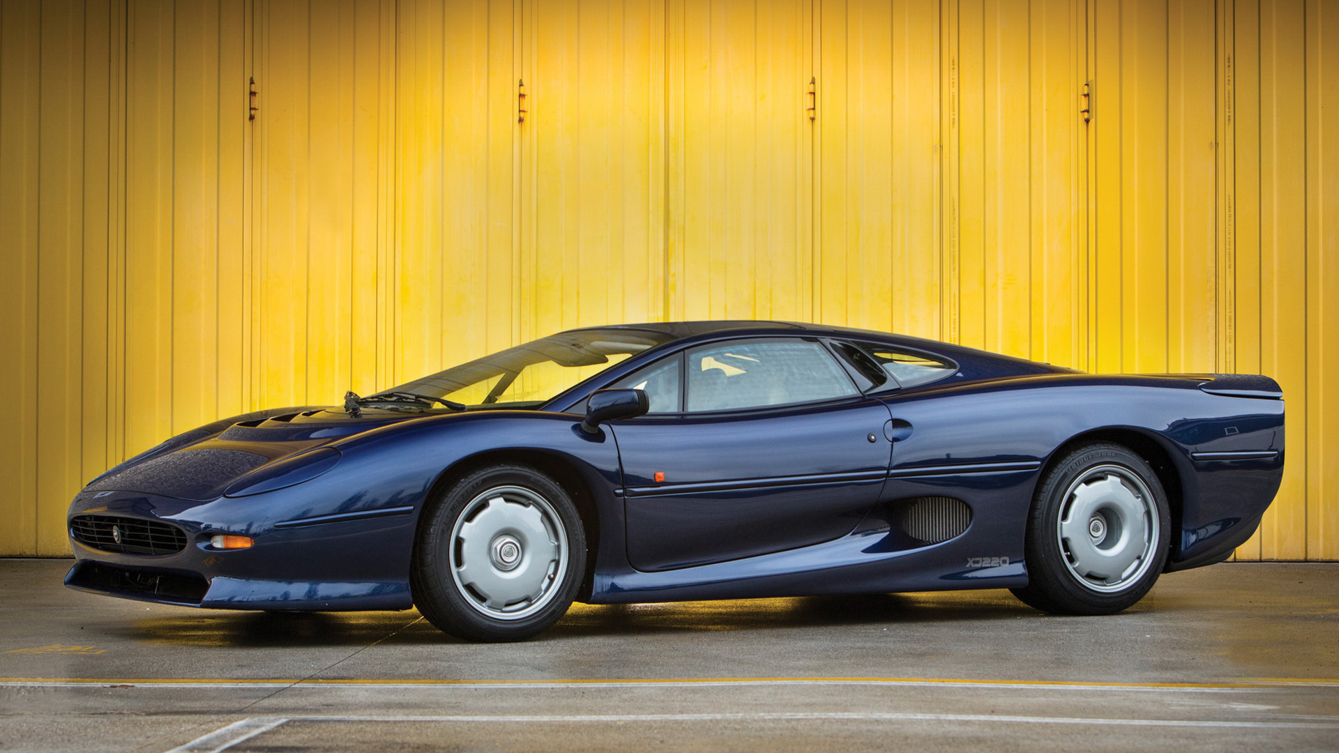 Jaguar XJ220 Gallery