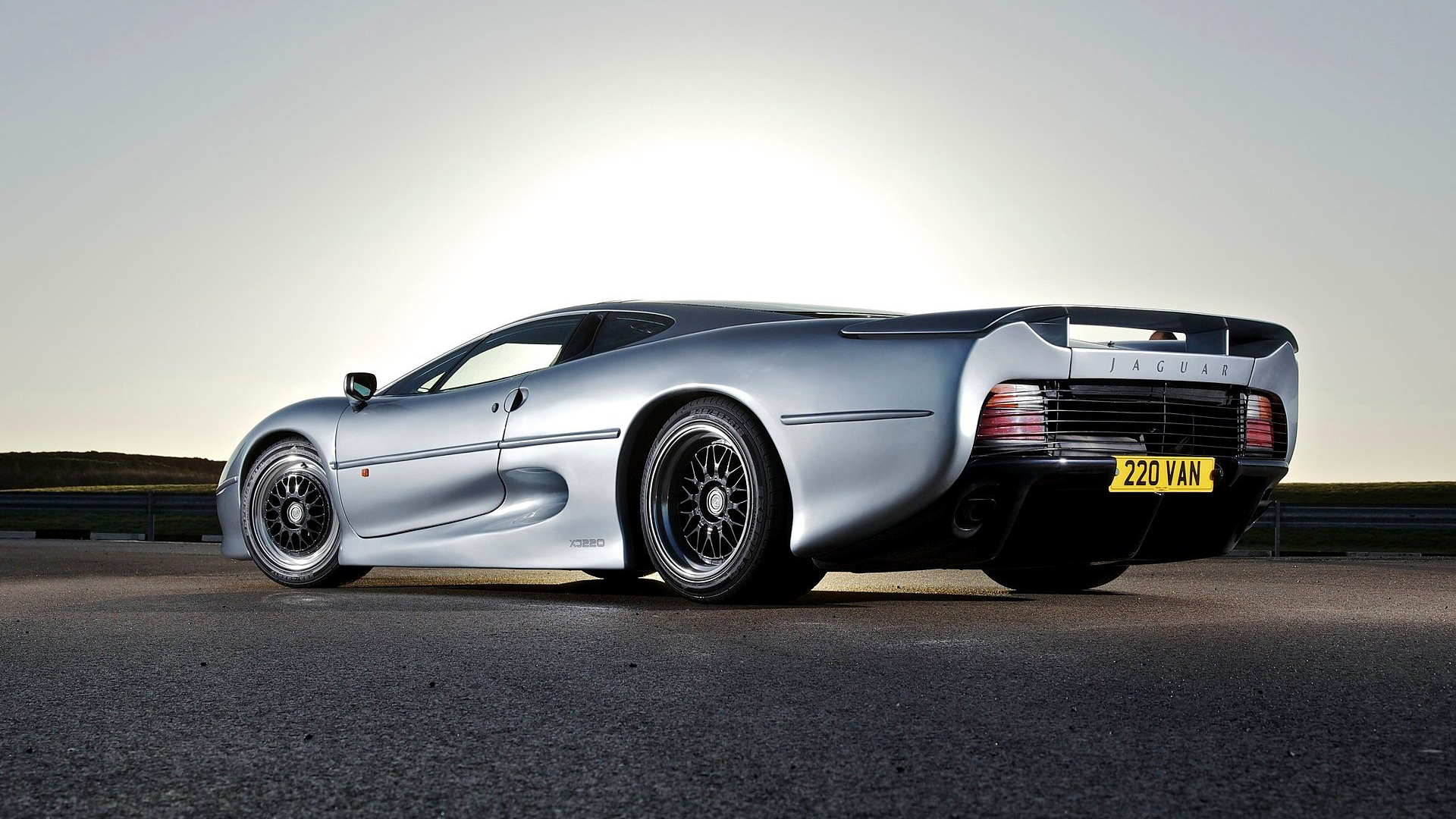 Jaguar XJ220 Gallery