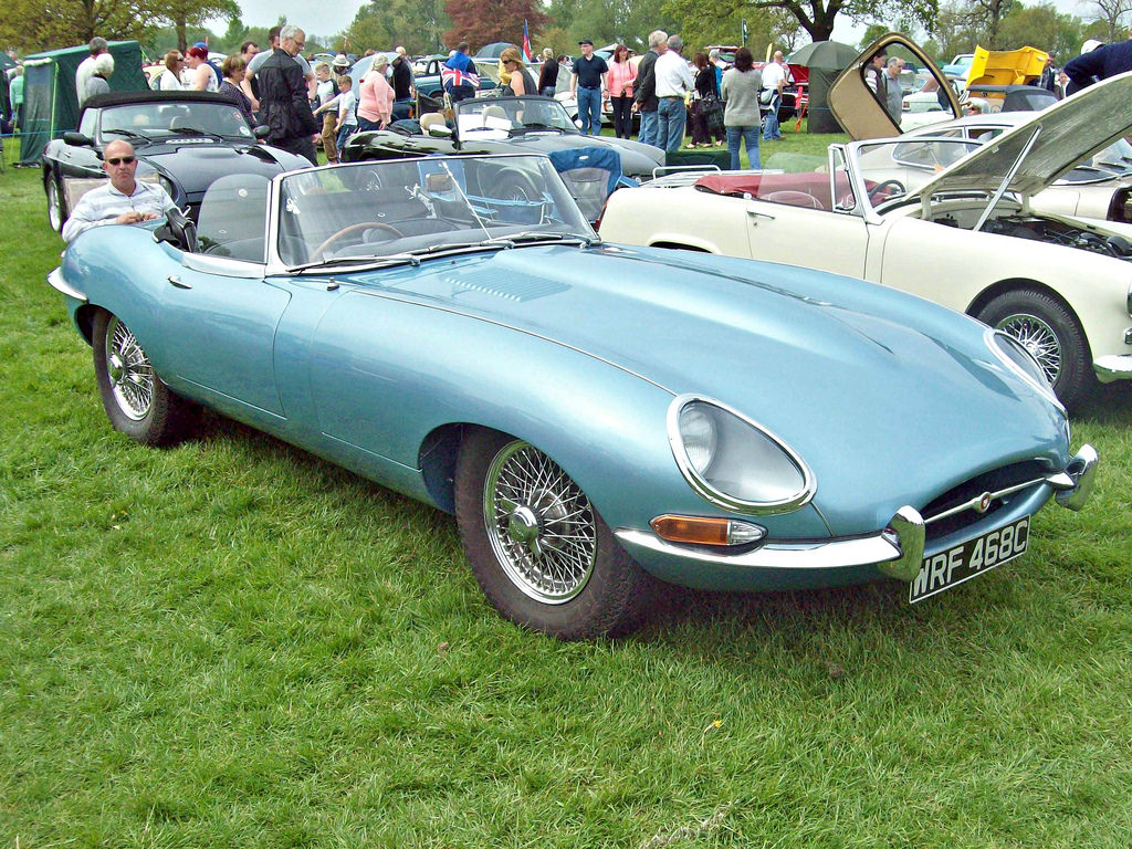 1965 Jaguar E-Type 4.2 Roadster Gallery