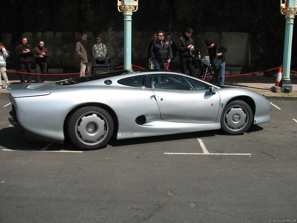 Jaguar XJ220 Gallery