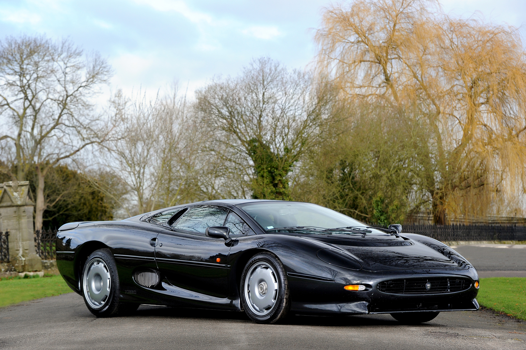 Jaguar XJ220 Gallery.