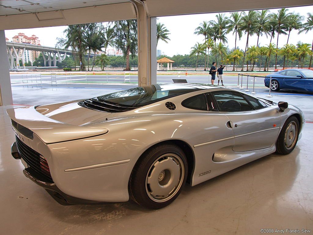 Jaguar XJ220 Gallery