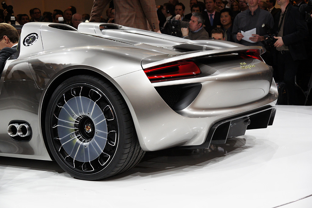 2010 Geneva International Motor Show-1