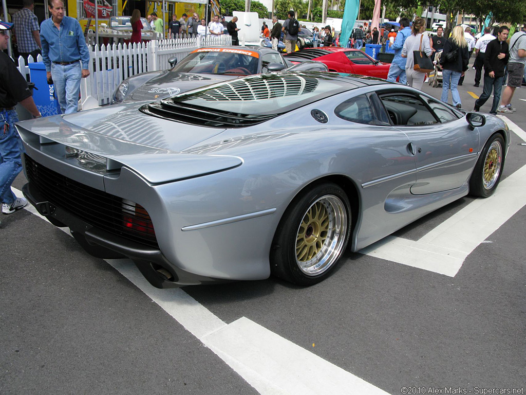 Jaguar XJ220 Gallery