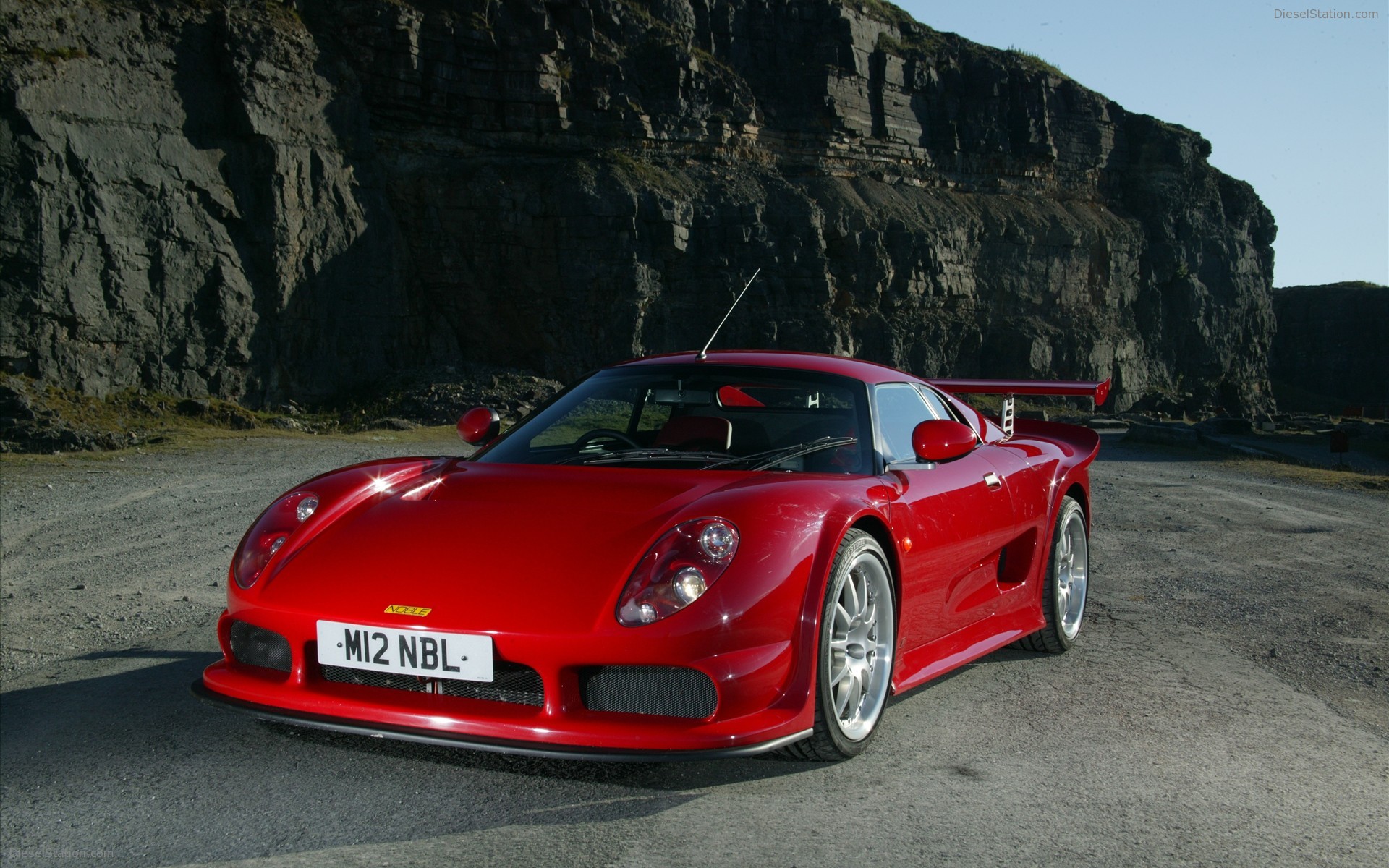 Noble M400