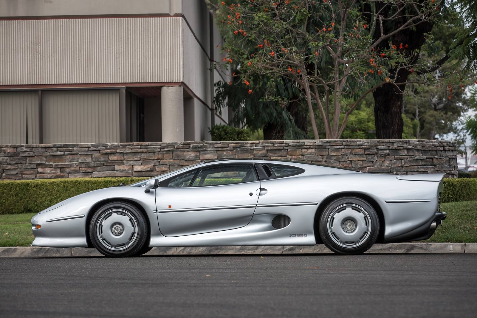 Jaguar XJ220 Gallery