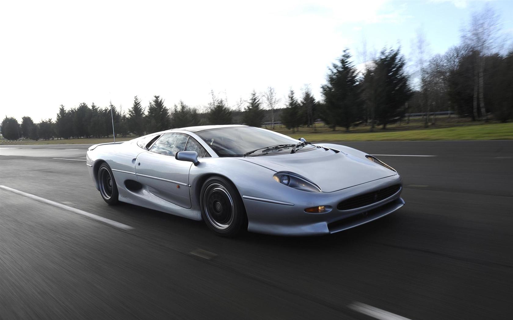 Jaguar XJ220 Gallery