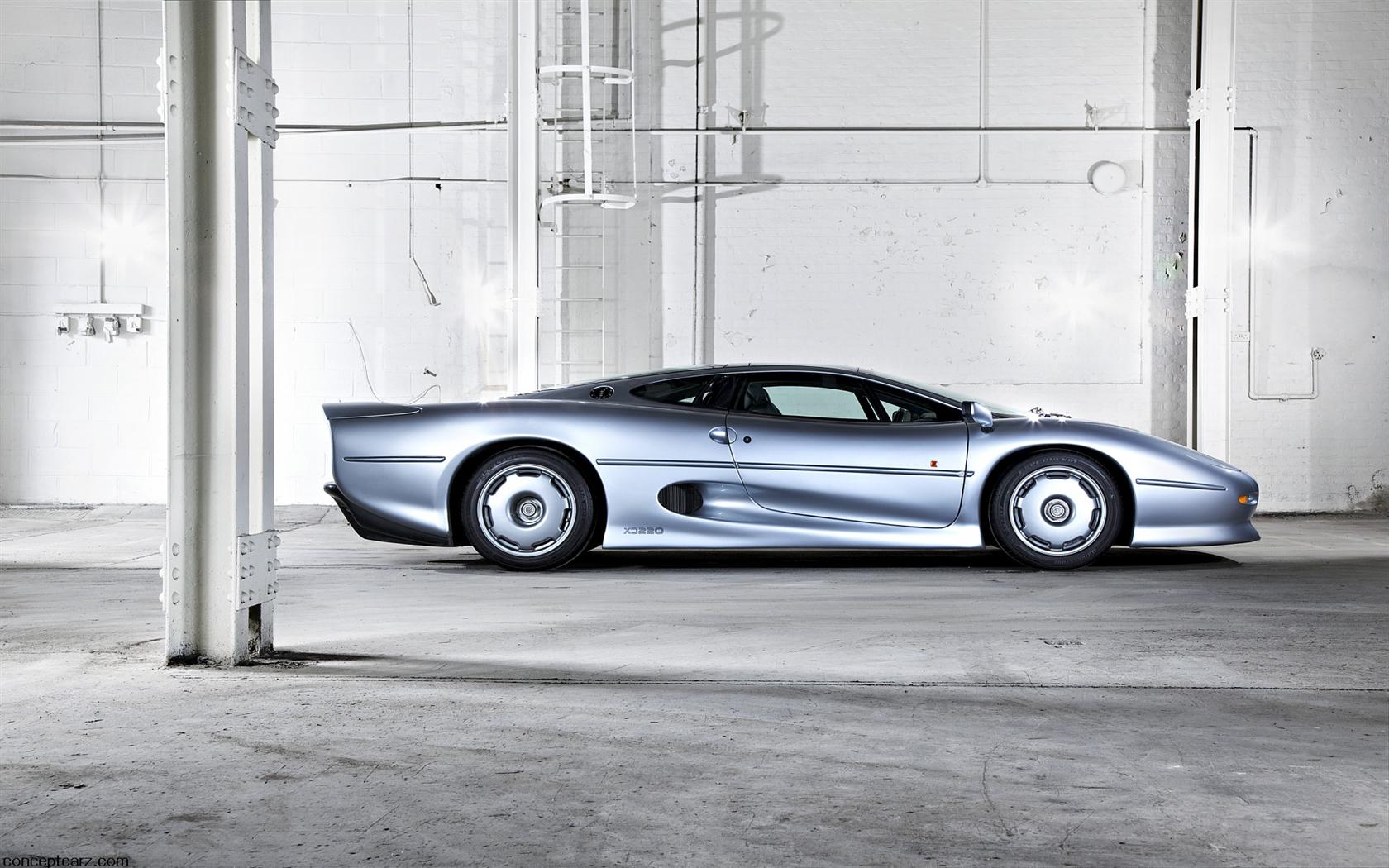 Jaguar XJ220 Gallery