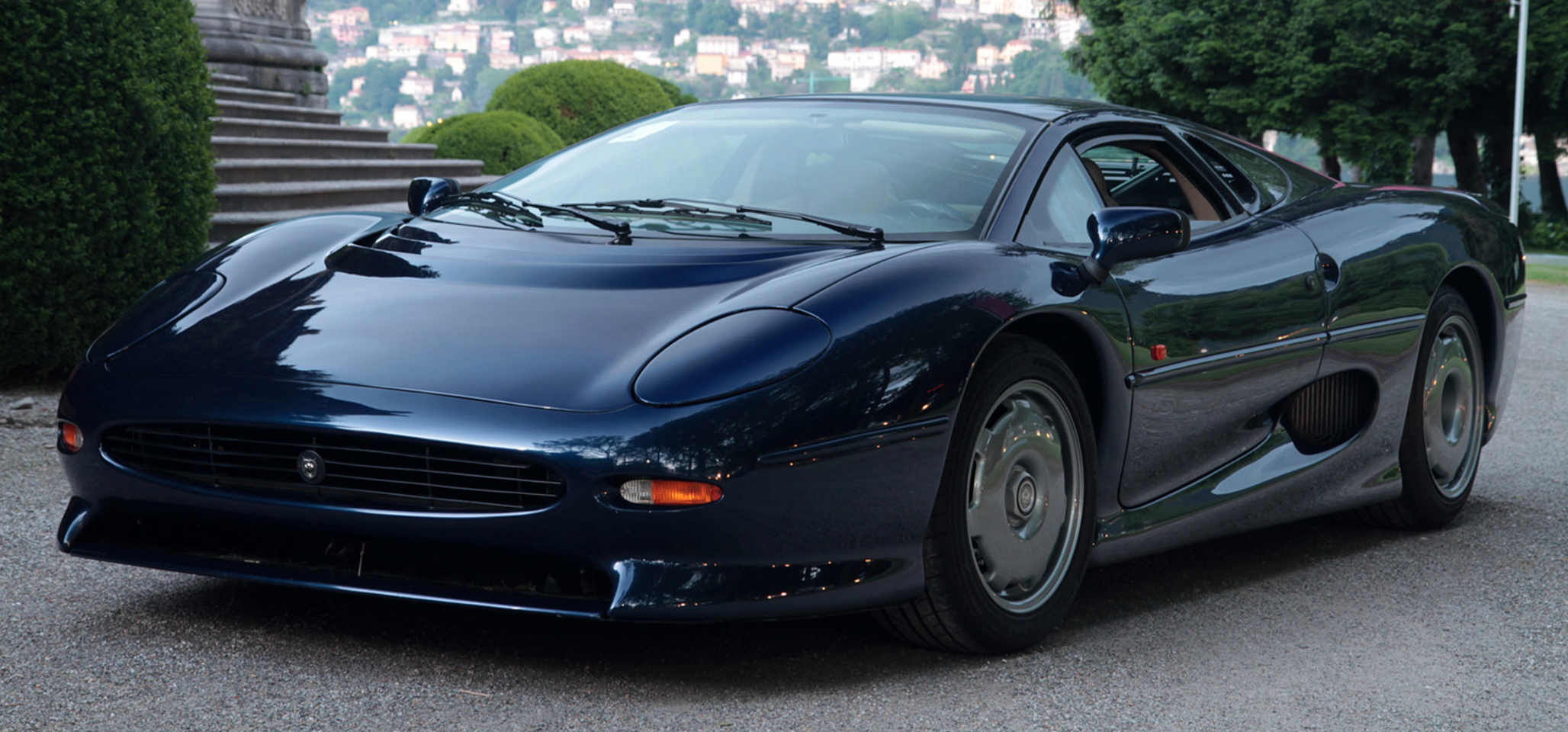 Jaguar XJ220