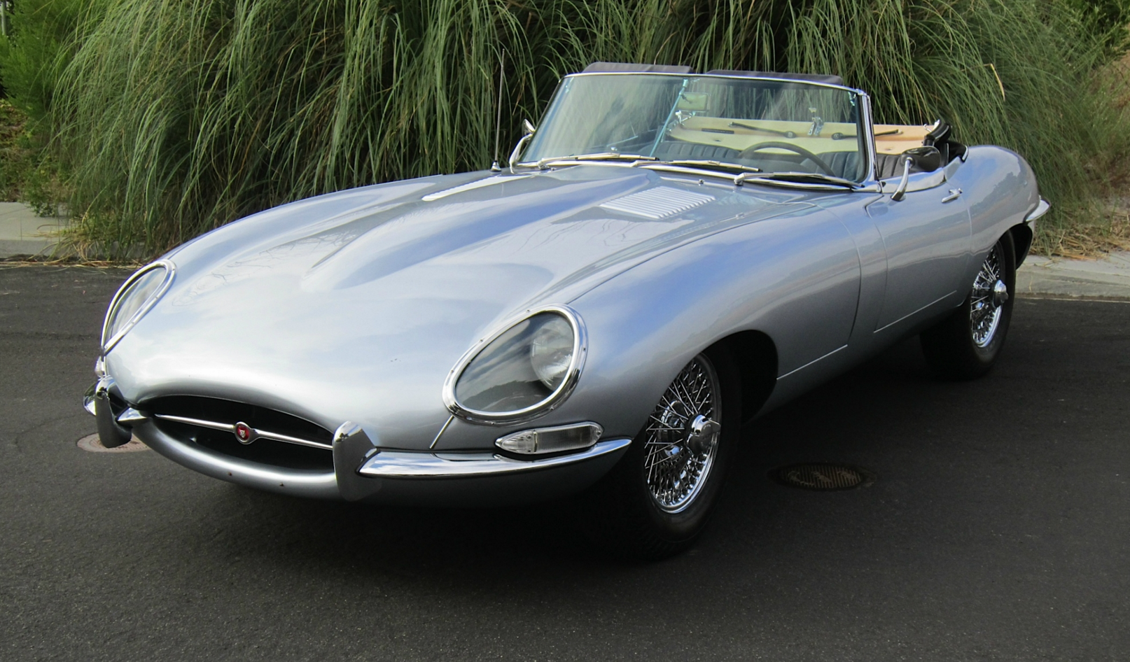 1965 Jaguar E-Type 4.2 Roadster Gallery