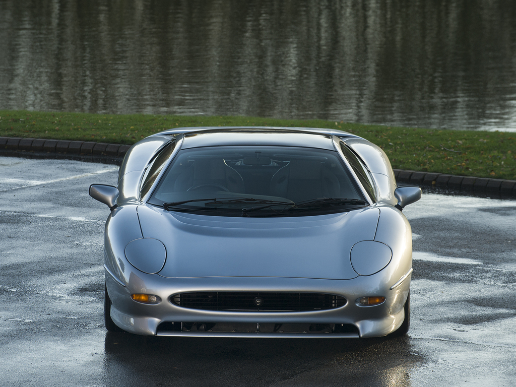 Jaguar XJ220 Gallery