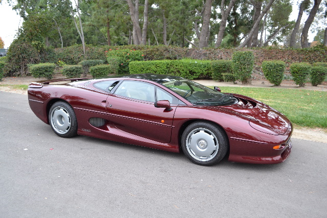 Jaguar XJ220 Gallery