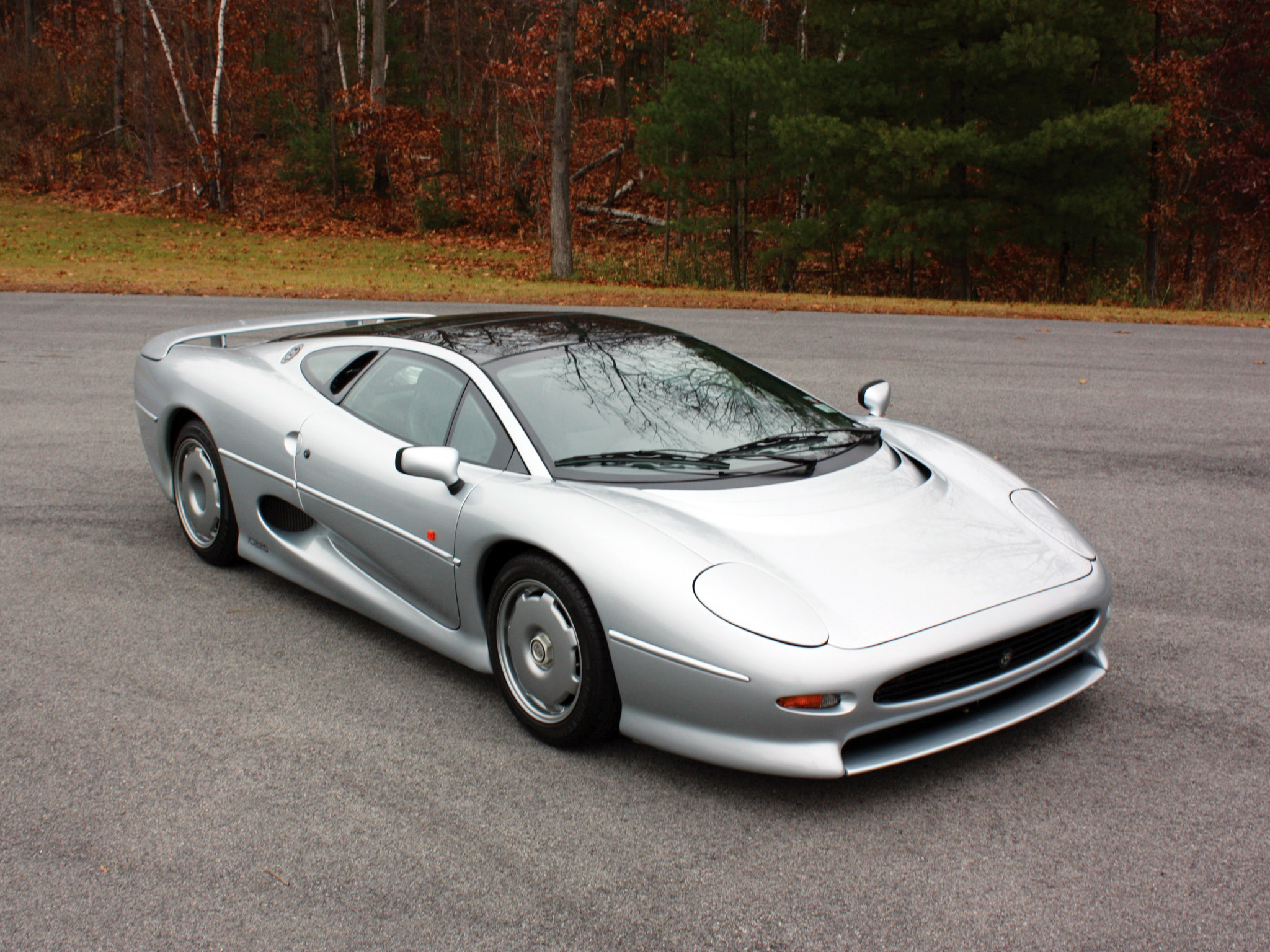 Jaguar XJ220 Gallery