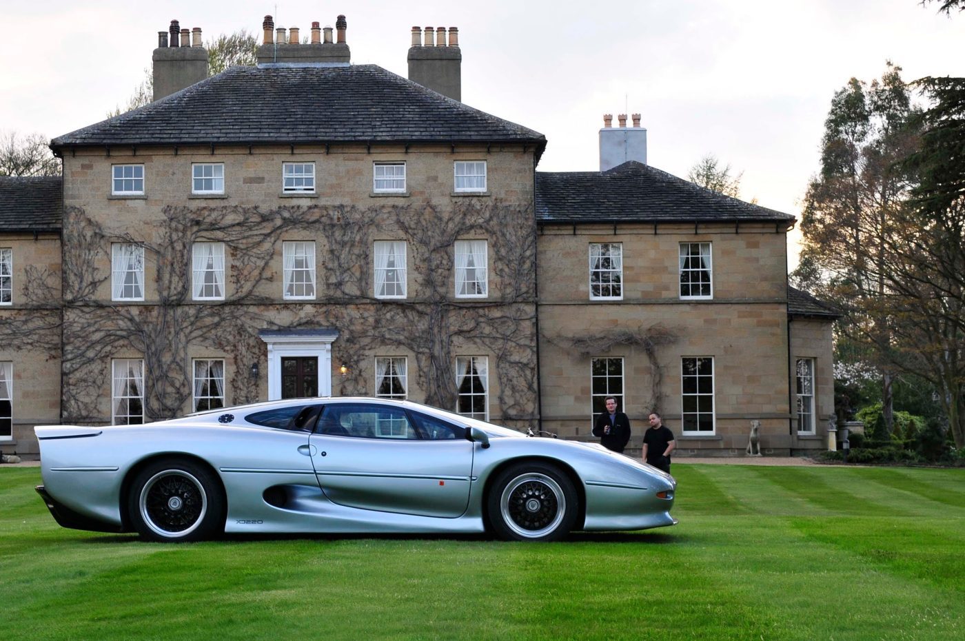 Jaguar XJ220 Gallery