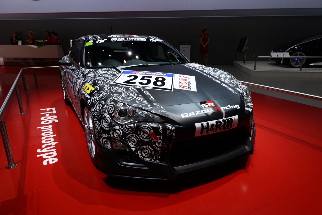 2012 Geneva Motor Show-1