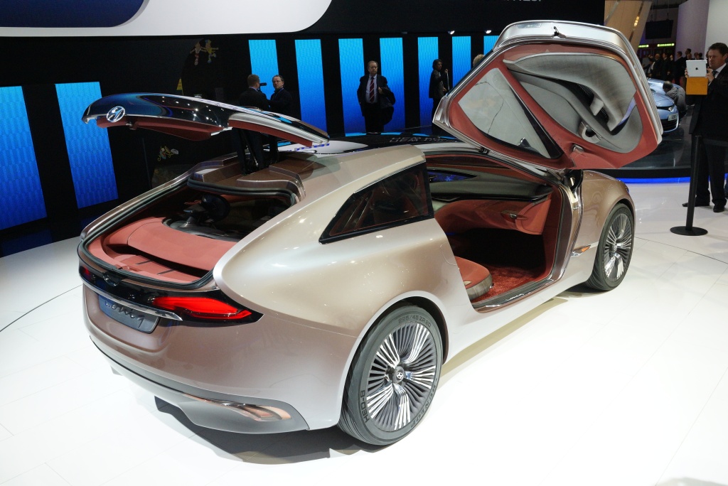 2012 Geneva Motor Show-1