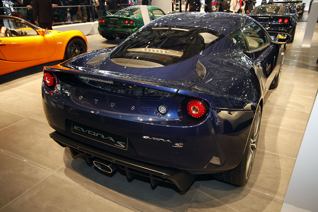 2012 Geneva Motor Show-1