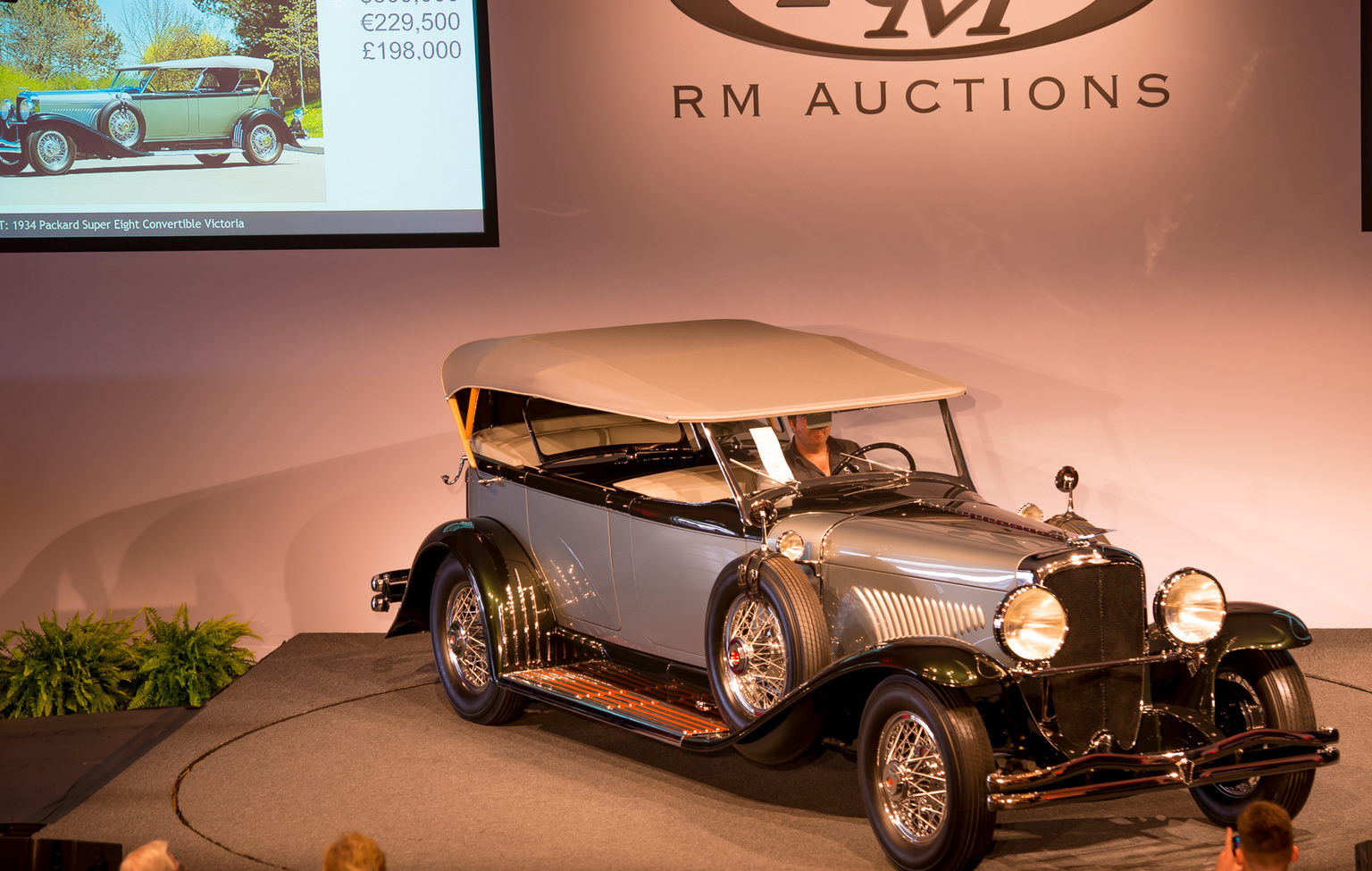 1933 Duesenberg model j Victoria