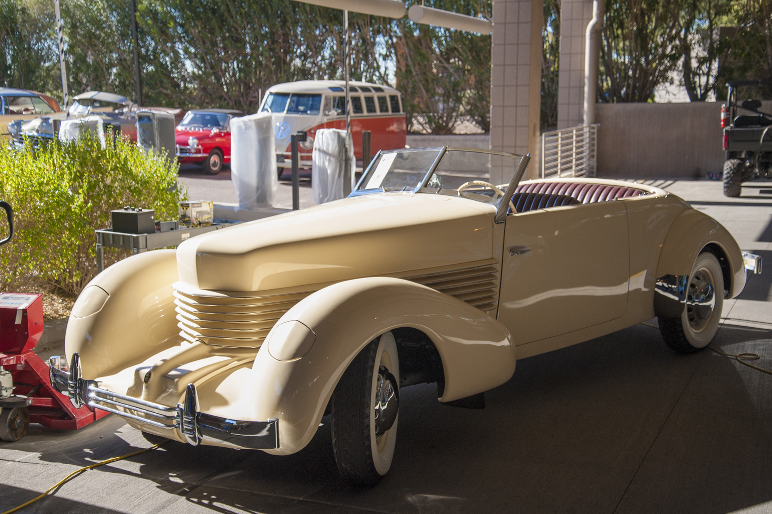 1937 Cord 812 Gallery