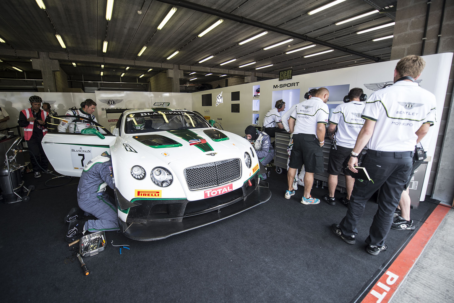 2013 Bentley Continental GT3 Gallery