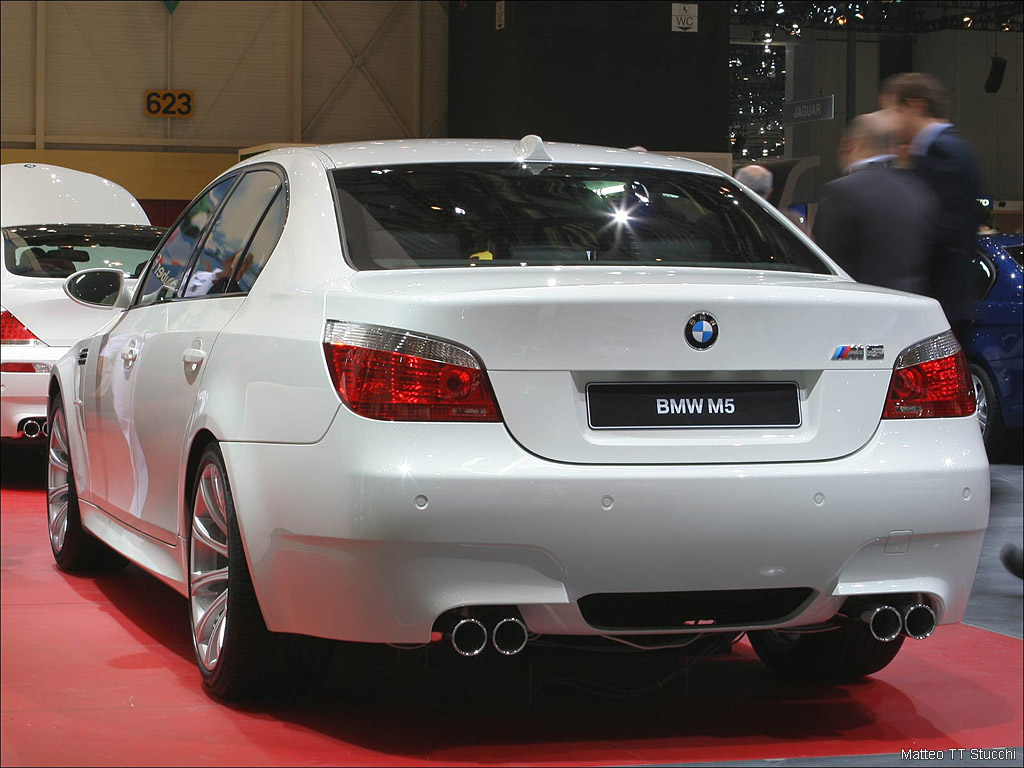 2005 BMW M5 Gallery