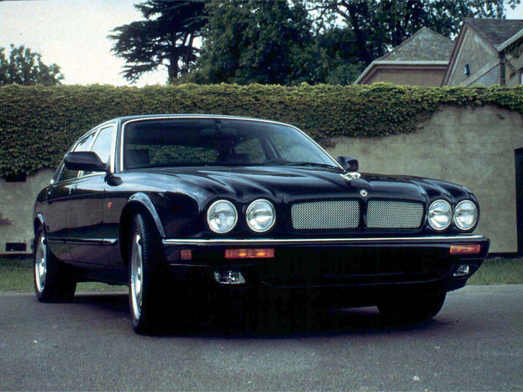 2004 Jaguar XJR