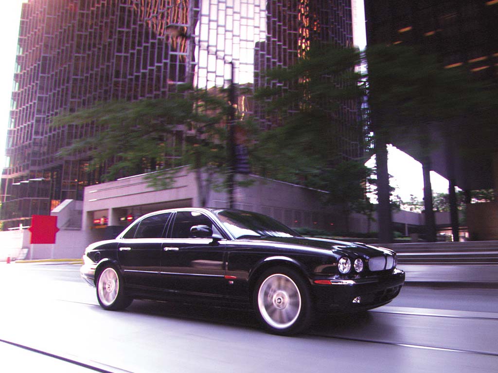 2004 Jaguar XJR