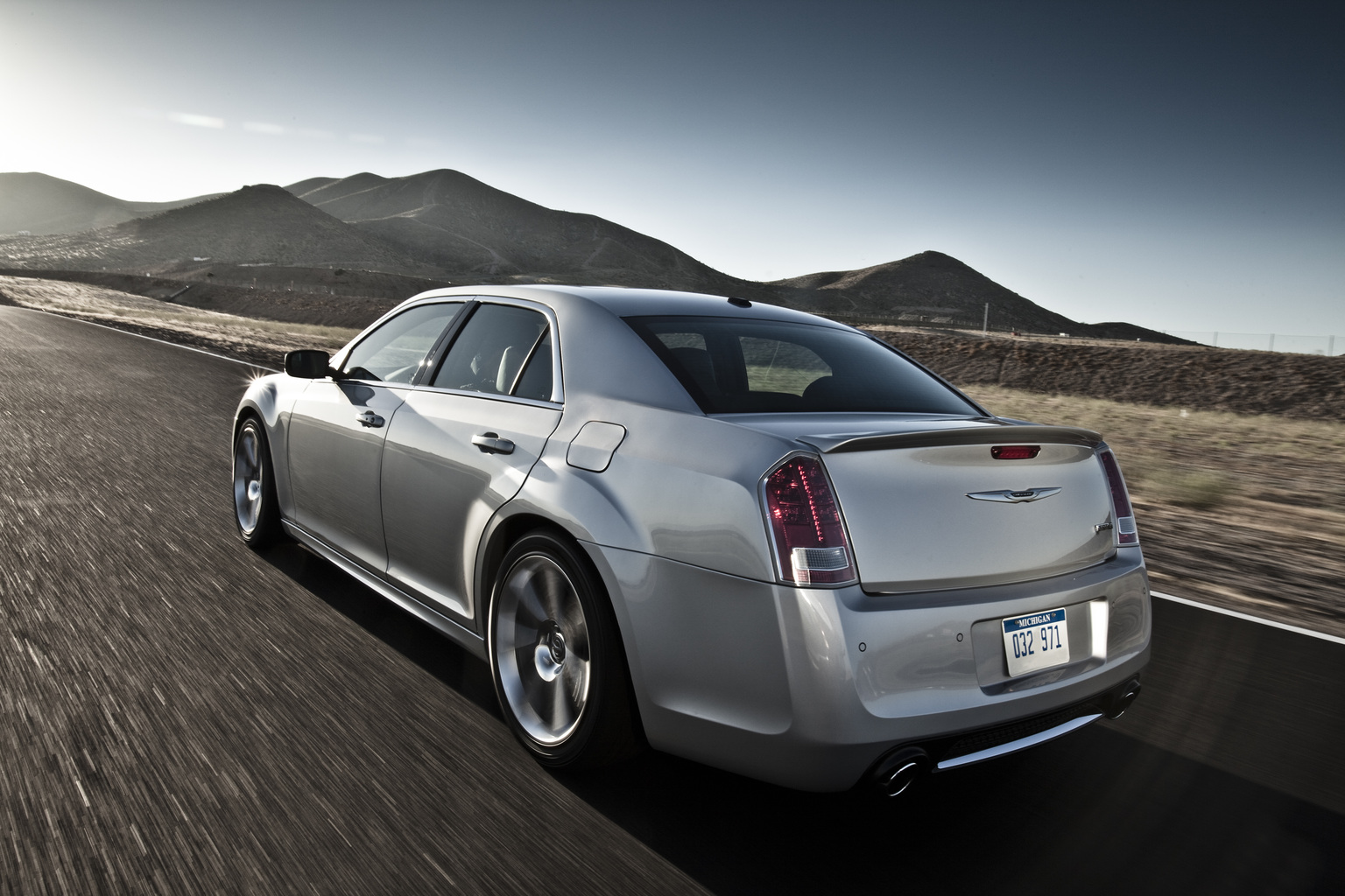 Chrysler 300C specs, 0-60, lap times, performance data 