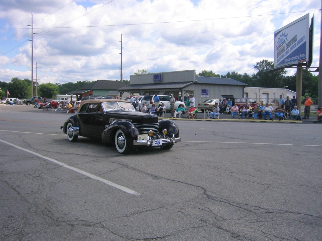 1937 Cord 812 Gallery