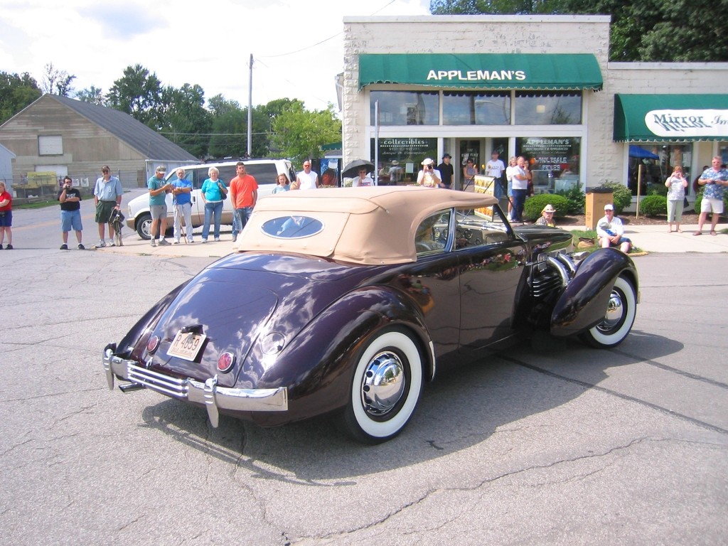 1937 Cord 812 Gallery