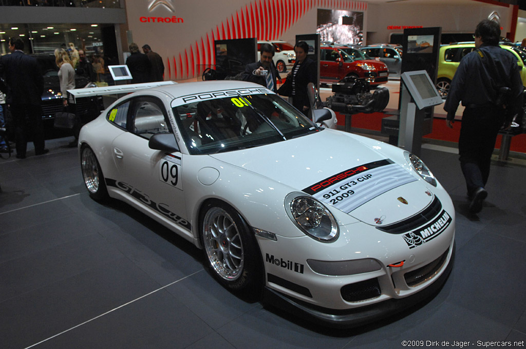 2009 Geneva Motor Show-3