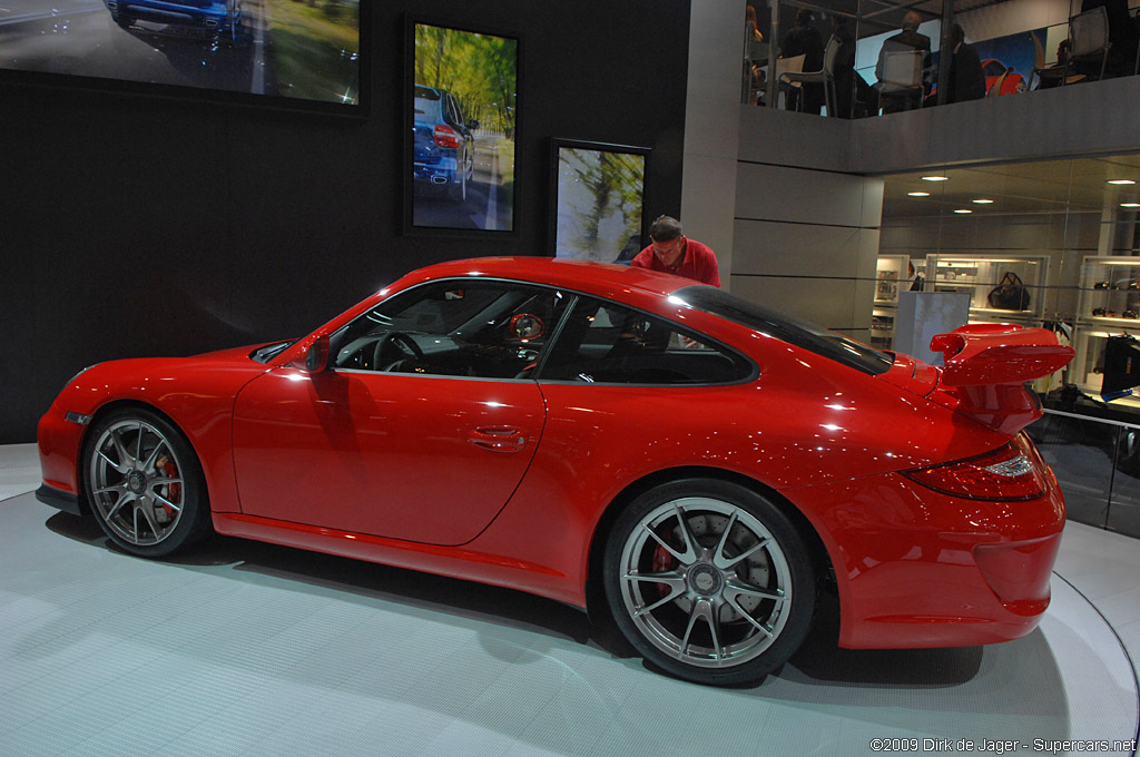 2009 Geneva Motor Show-3