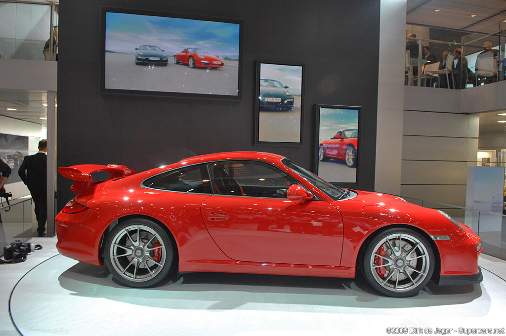 2009 Geneva Motor Show-3