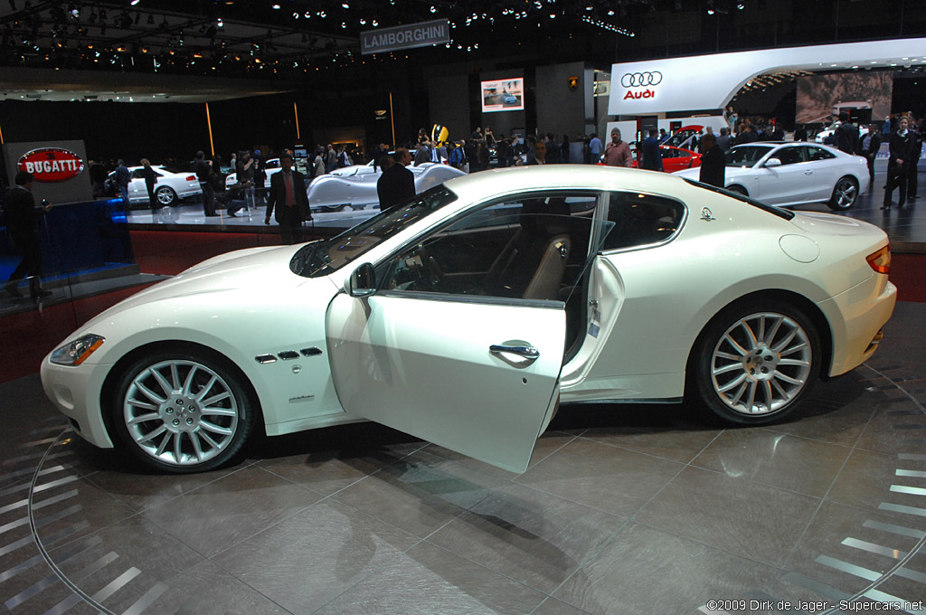 2009 Geneva Motor Show-3