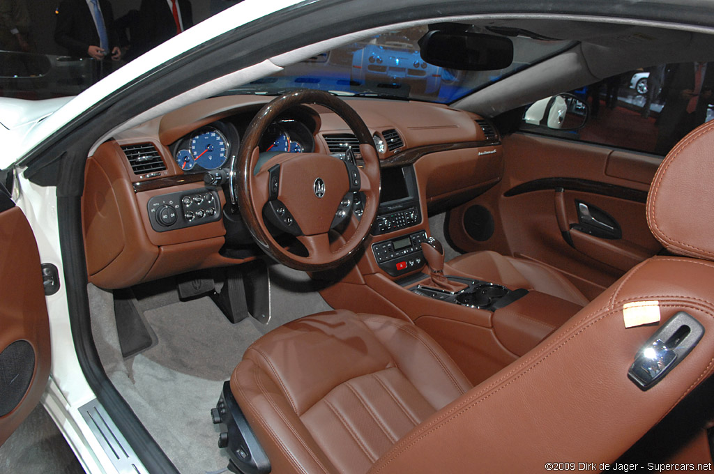 2009 Geneva Motor Show-3