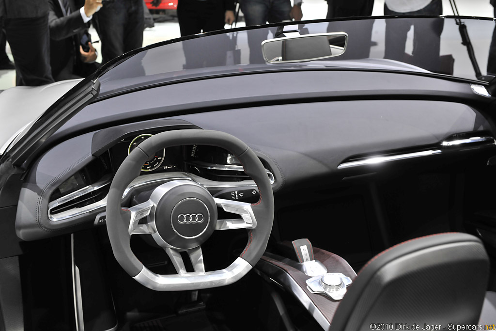 2010 Paris Motor Show-3