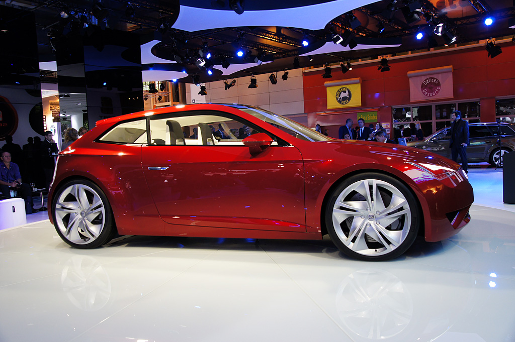 2010 Paris Motor Show-3