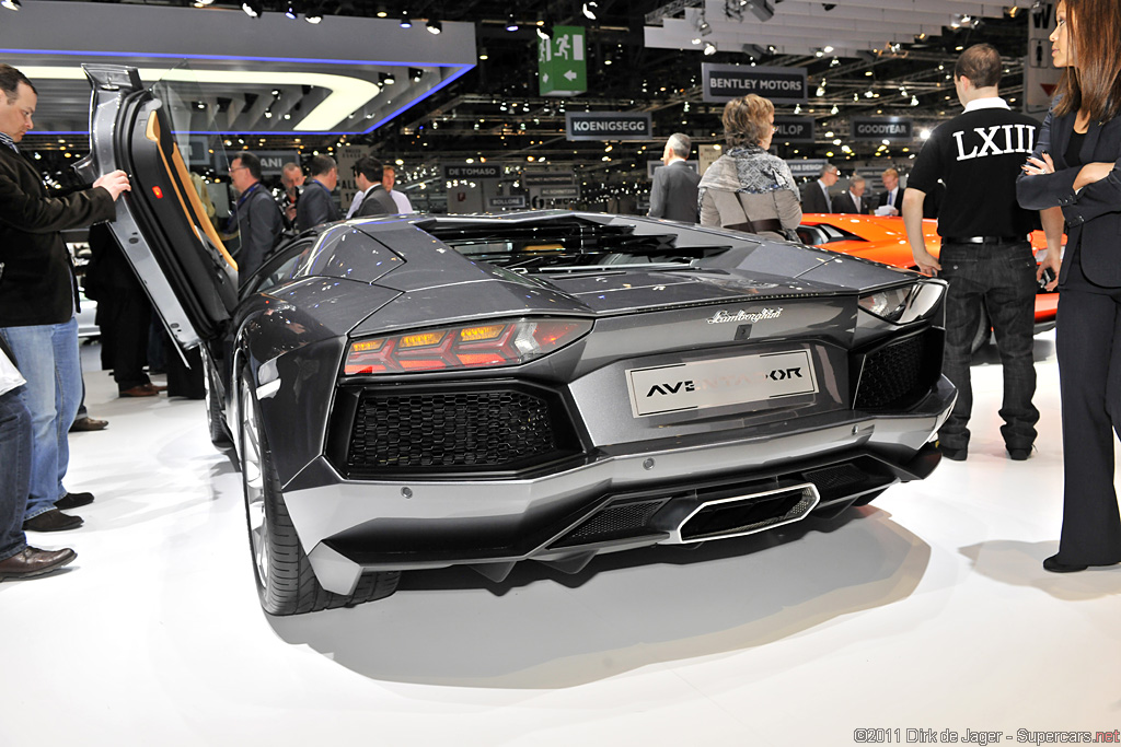 2011 Geneva Motor Show-1